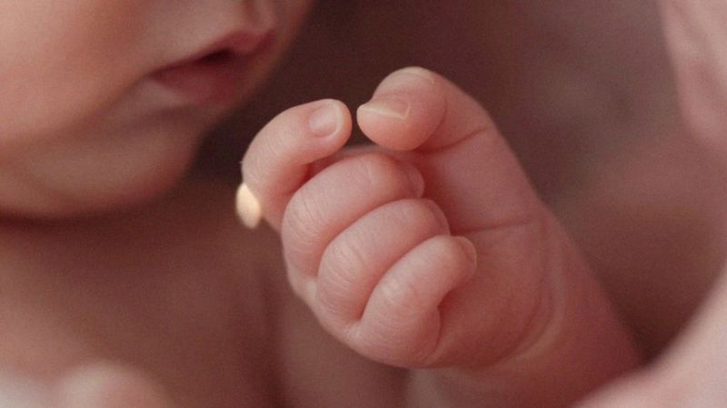 Jak czynniki środowiskowe modyfikują odciski palców?
