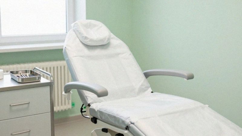 Jakie są możliwe przyczyny brązowego plamienia w pierwszym trymestrze?