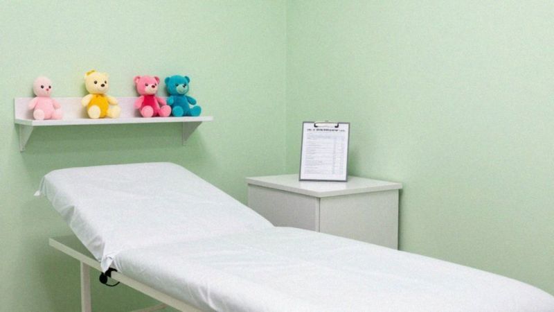 Kiedy skonsultować się z pediatrą przy braku kupy?
