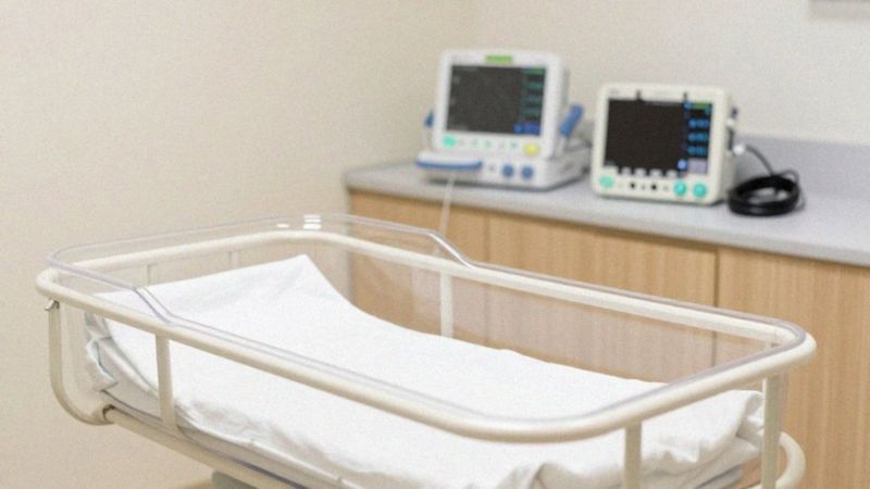Co oznaczają zabarwione wody płodowe?