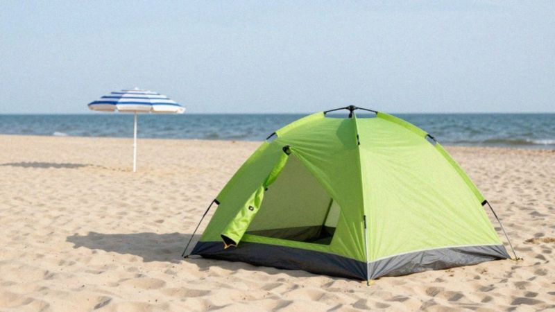 Namiot czy parasol: co wybrać na plażę?