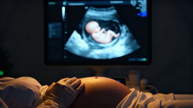 Czy wody płodowe się uzupełniają? Funkcje i wymiana płynu owodniowego