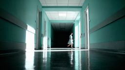 Kiedy jechać do szpitala na poród? Objawy i porady dla przyszłych mam