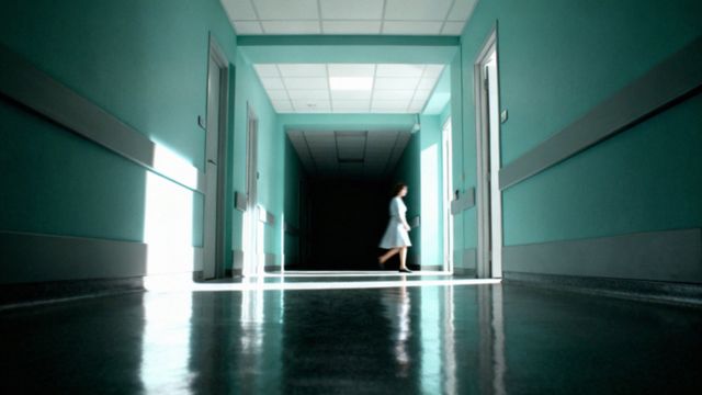 Kiedy jechać do szpitala na poród? Objawy i porady dla przyszłych mam