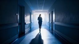 Kiedy jechać do szpitala w ciąży? Objawy, które wymagają interwencji