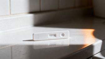 Ulotka testu ciążowego — jak prawidłowo wykonać test i interpretować wyniki?