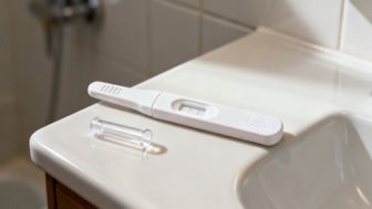 Za dużo moczu na test ciążowy? Jak uniknąć fałszywych wyników