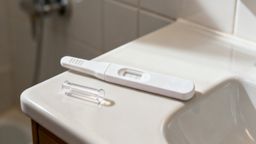 Za dużo moczu na test ciążowy? Jak uniknąć fałszywych wyników